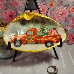 DECOUPAGE CLAM SHELL DECOUPAGE XMAS RED TRUCK 🚚 ON A CLAM SHELL TRINKET DISH